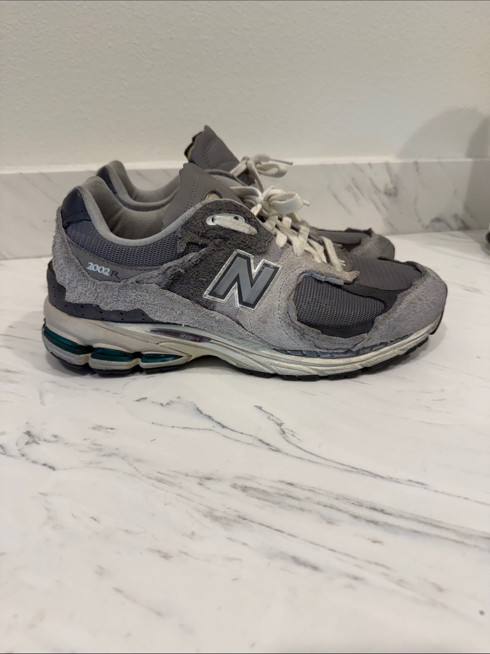 Men’s New Balance Grey 2002R Athletic Sneakers